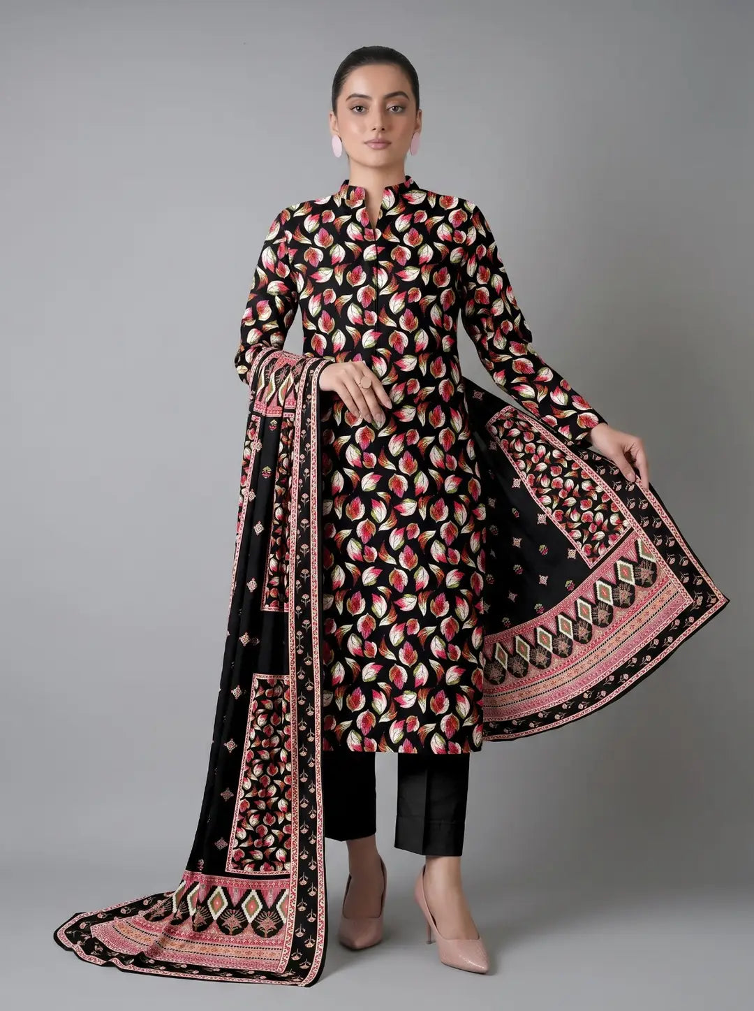 3 Pcs Women's Unstitched Printed Suit